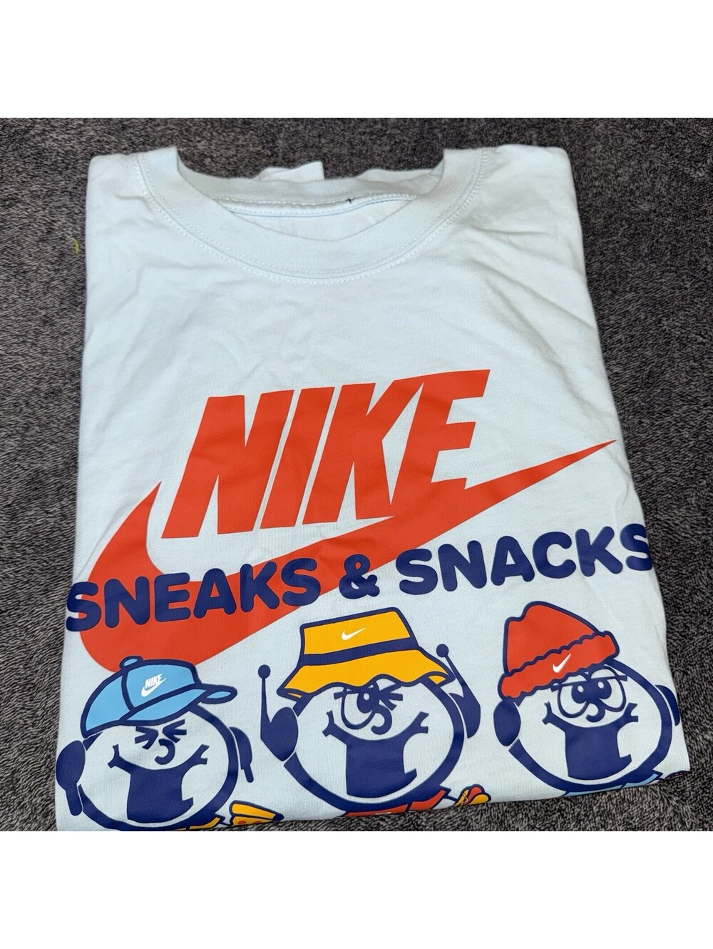 Nike Sportswear Sneaks & Snacks T-Shirt Size large - Picture 1 of 6